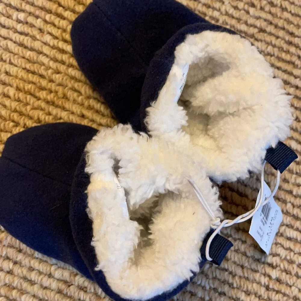NWT Old Navy 6-12 month navy blue slippers
